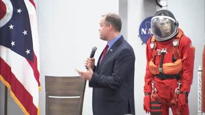 Administrator Bridenstine speaks with employees at NASAs Glenn Research Center